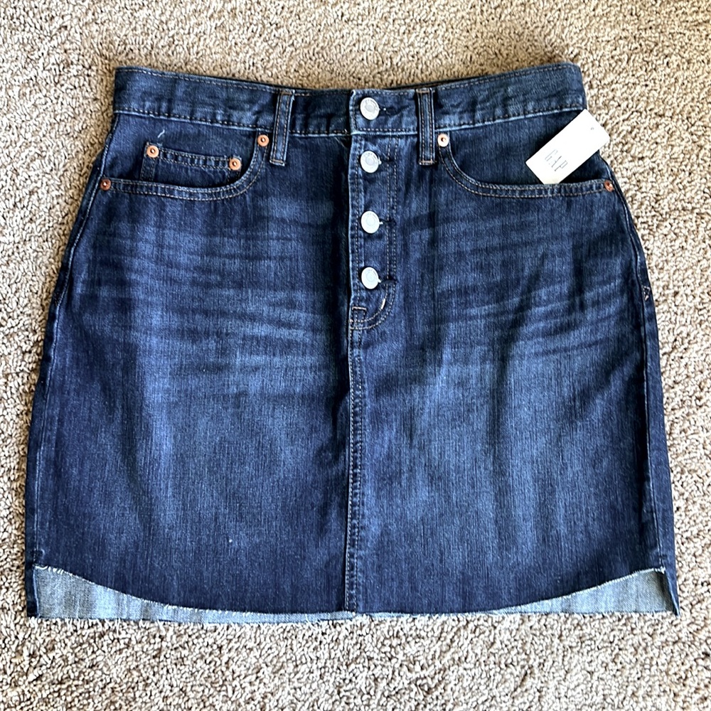 NWT GAP Denim Women’s Raw Hem Skirt
